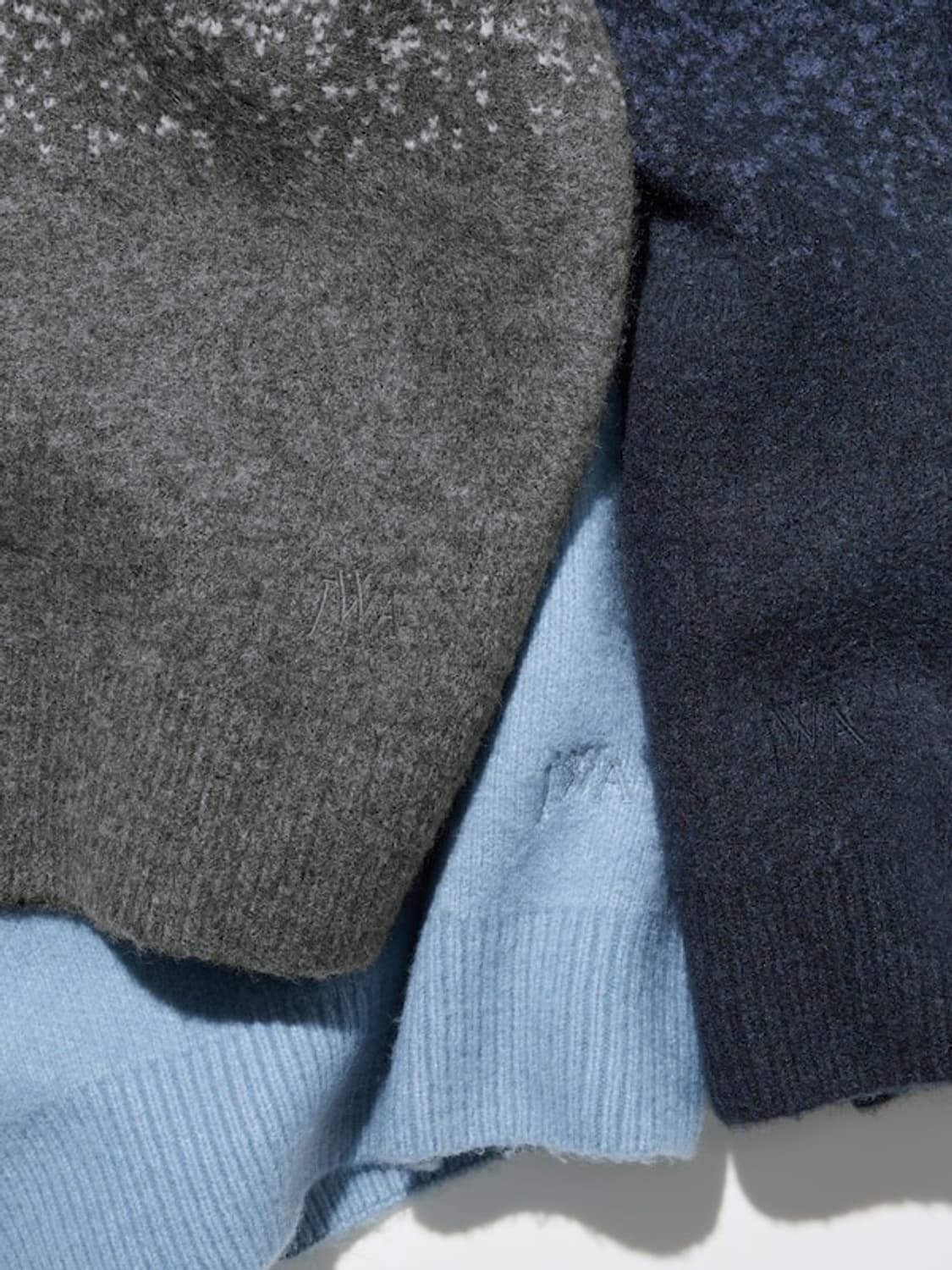 (M) 유니클로 jw앤더슨 수플레얀 그라데이션 크루넥 스웨터 라이트블루 상품이미지3