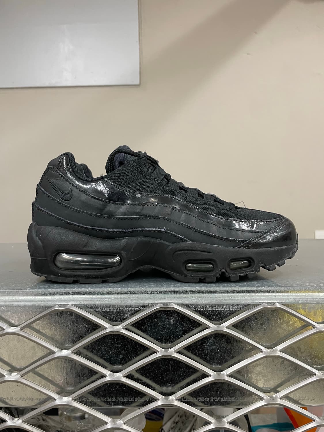 나이키 에어맥스 95 트리플 블랙 240 상품이미지4