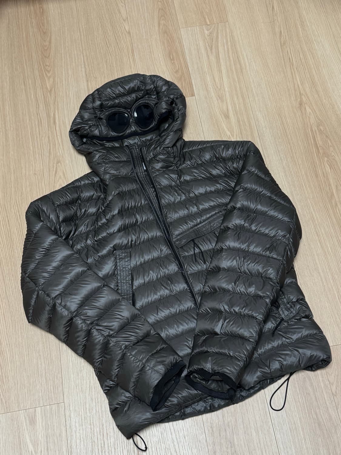 cp컴퍼니 dd쉘 경량패딩 카키 L 상품이미지1