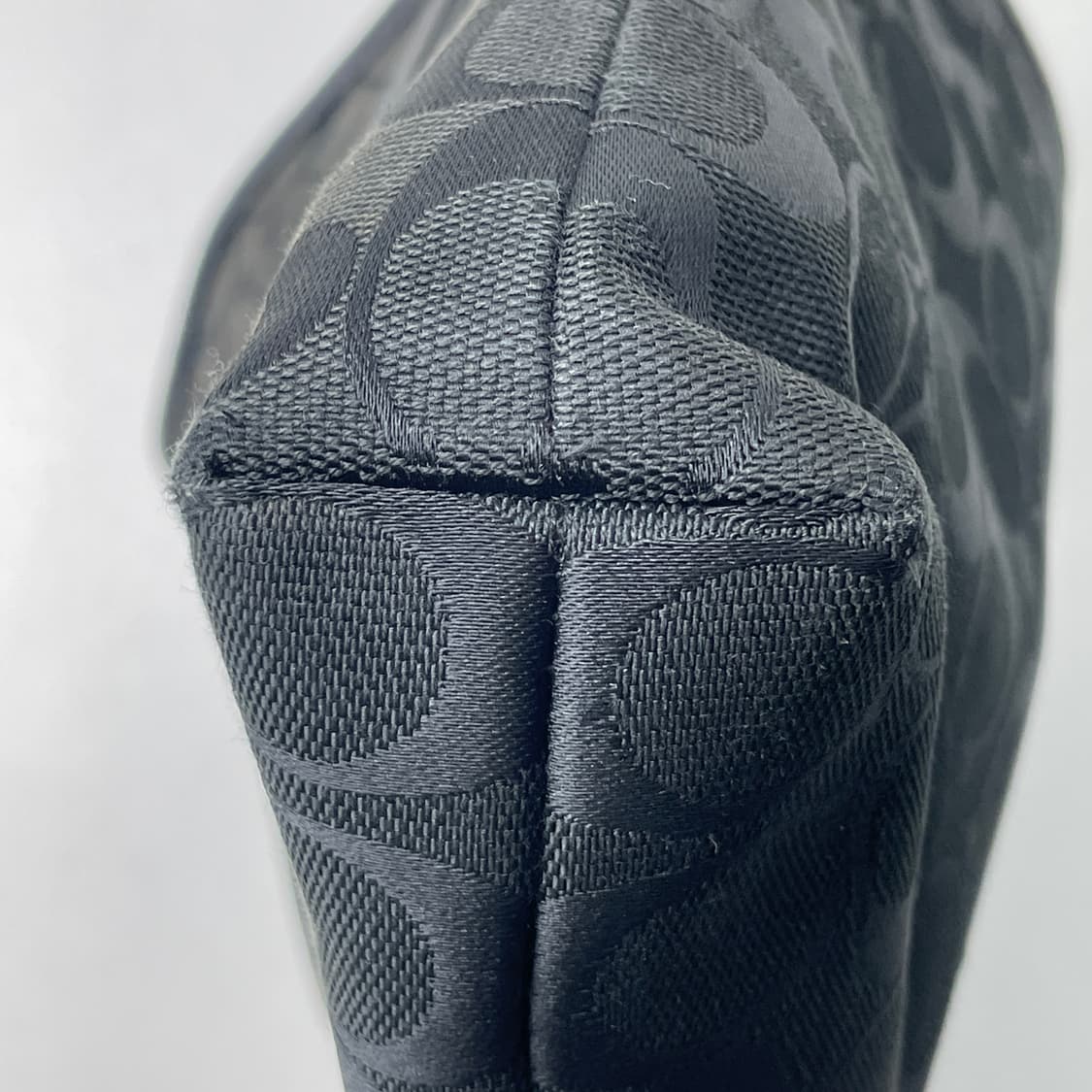 [중고] 코치 시그니처 블랙 크로스백 가방 상품이미지6