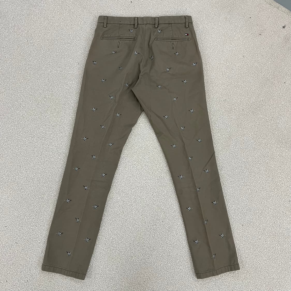 [30/32] 타미힐피거 자수 패턴 치노팬츠 면바지 0106M1 상품이미지5