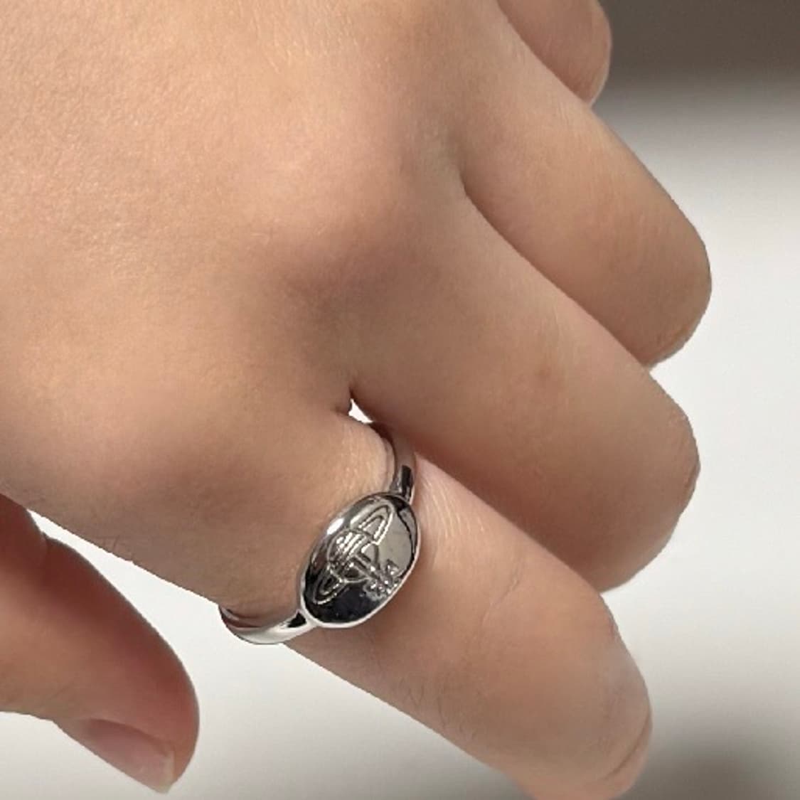 비비안웨스트우드 틸러리 ORB 로고 925 반지 상품이미지3