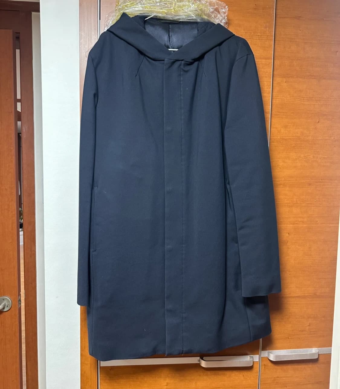 [COS/아카이브] 후드 디테일 패디드 점퍼 / XL 상품이미지1