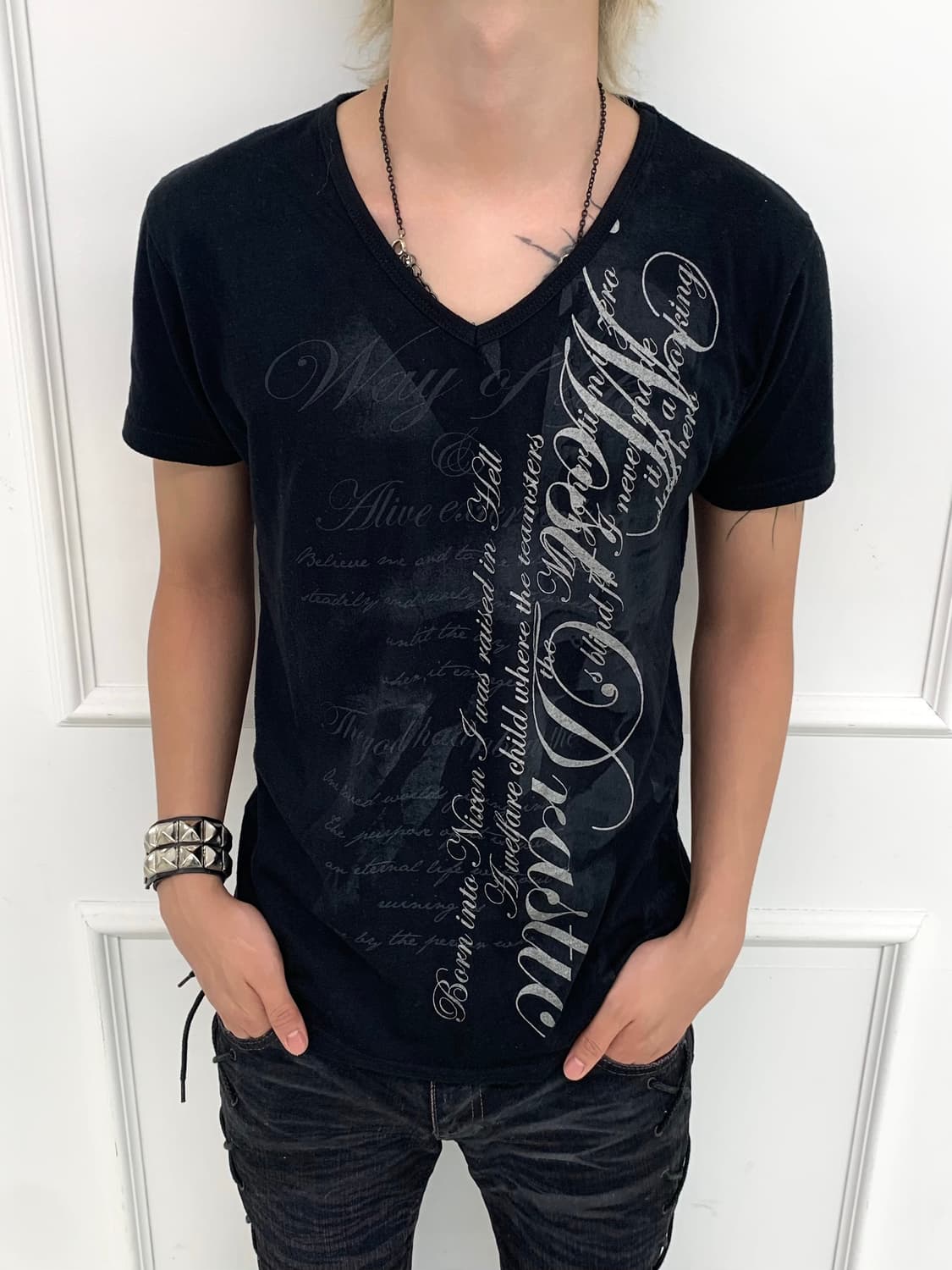 Clash lettering detail v-neck t shirt   상품이미지1