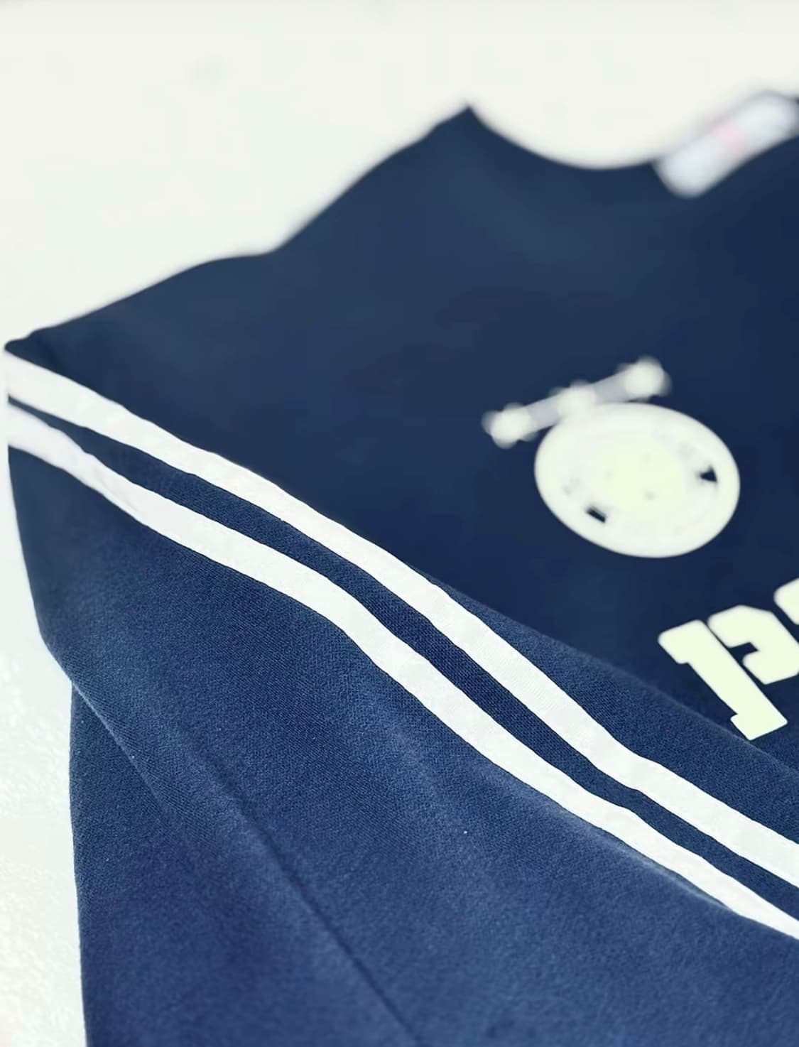 두줄 트랙 프린팅 포인트 네이비 맨투맨 상품이미지2