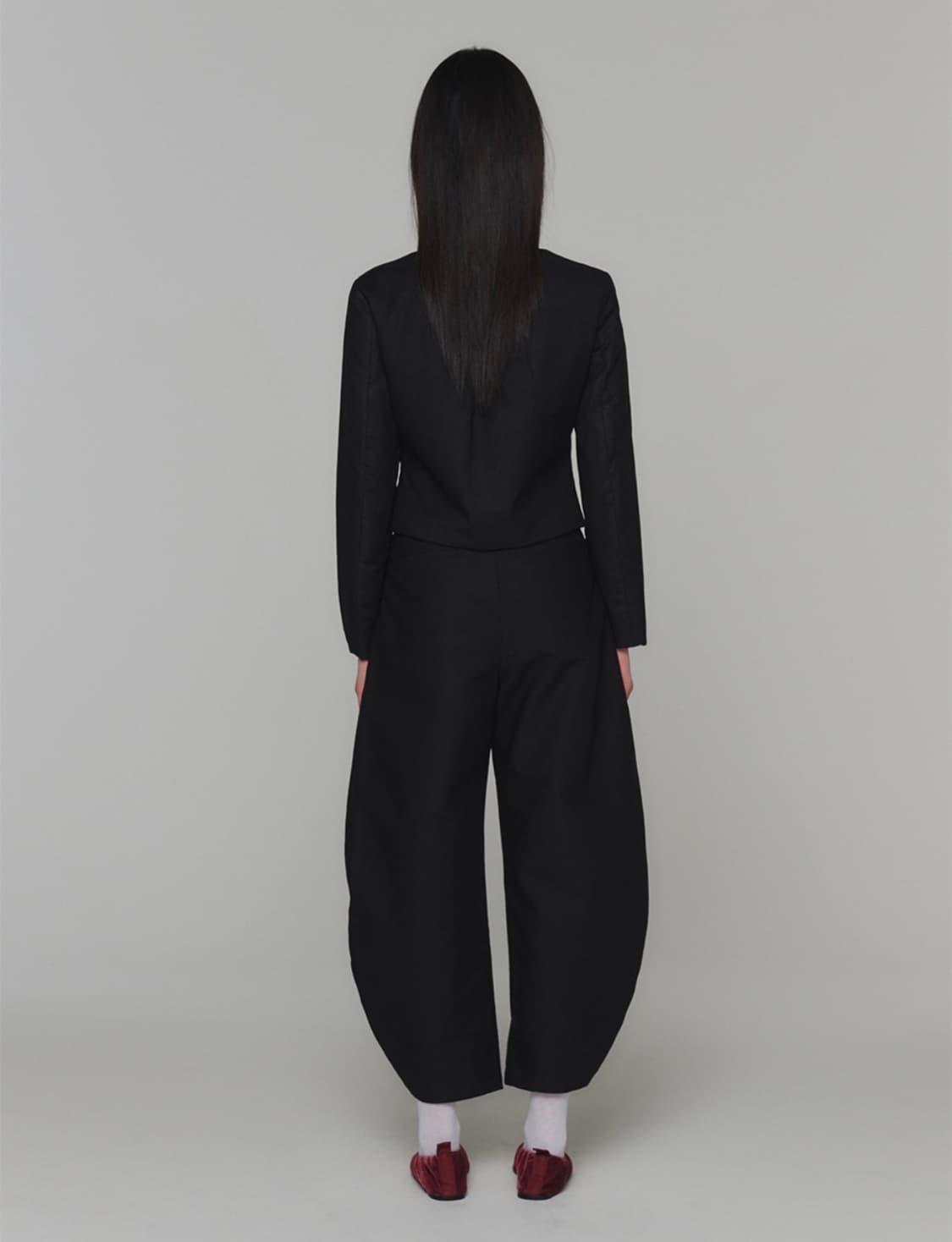 아모멘토 우먼 커브드 레그 팬츠 블랙 상품이미지3