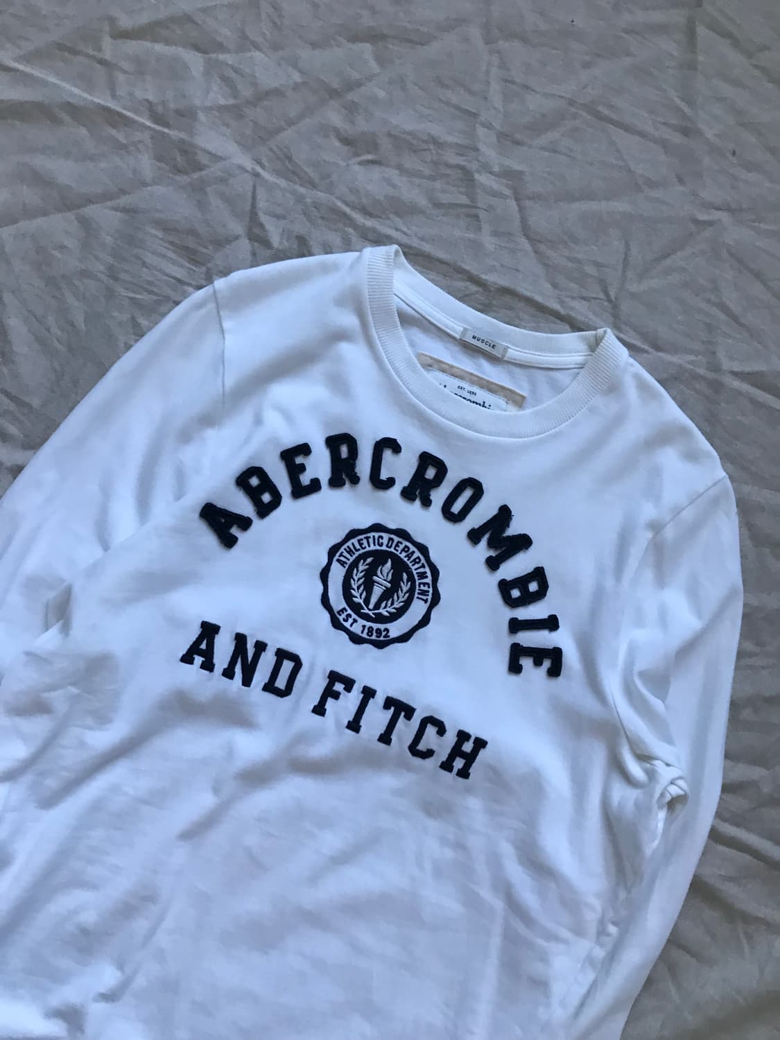 아베크롬비 중앙 자수로고 화이트 롱슬리브 상품이미지6