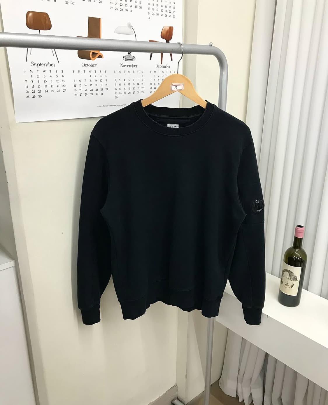 씨피컴퍼니 렌즈 맨투맨 상품이미지1