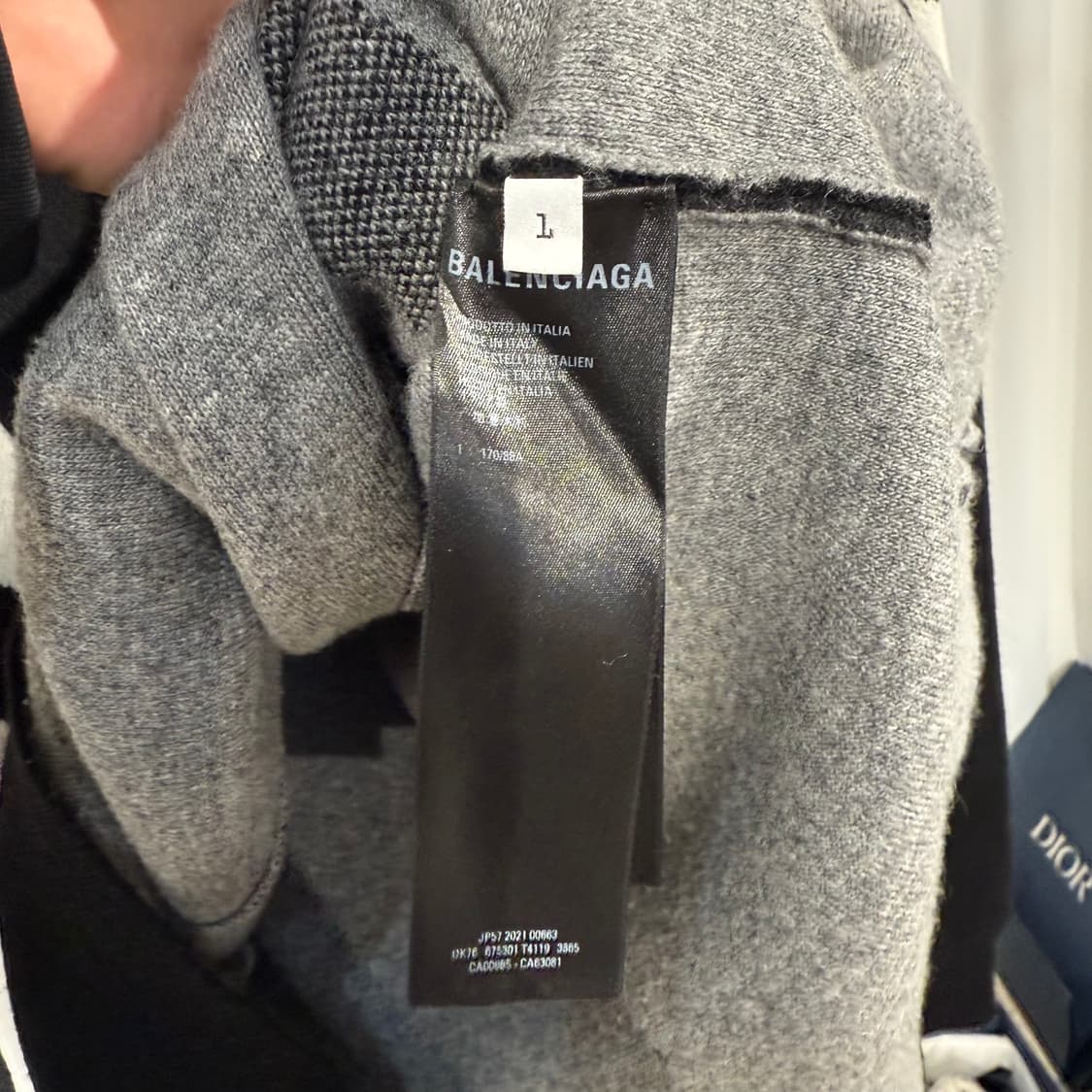 (110) 발렌시아가 스포티 B 배색 니트  상품이미지6