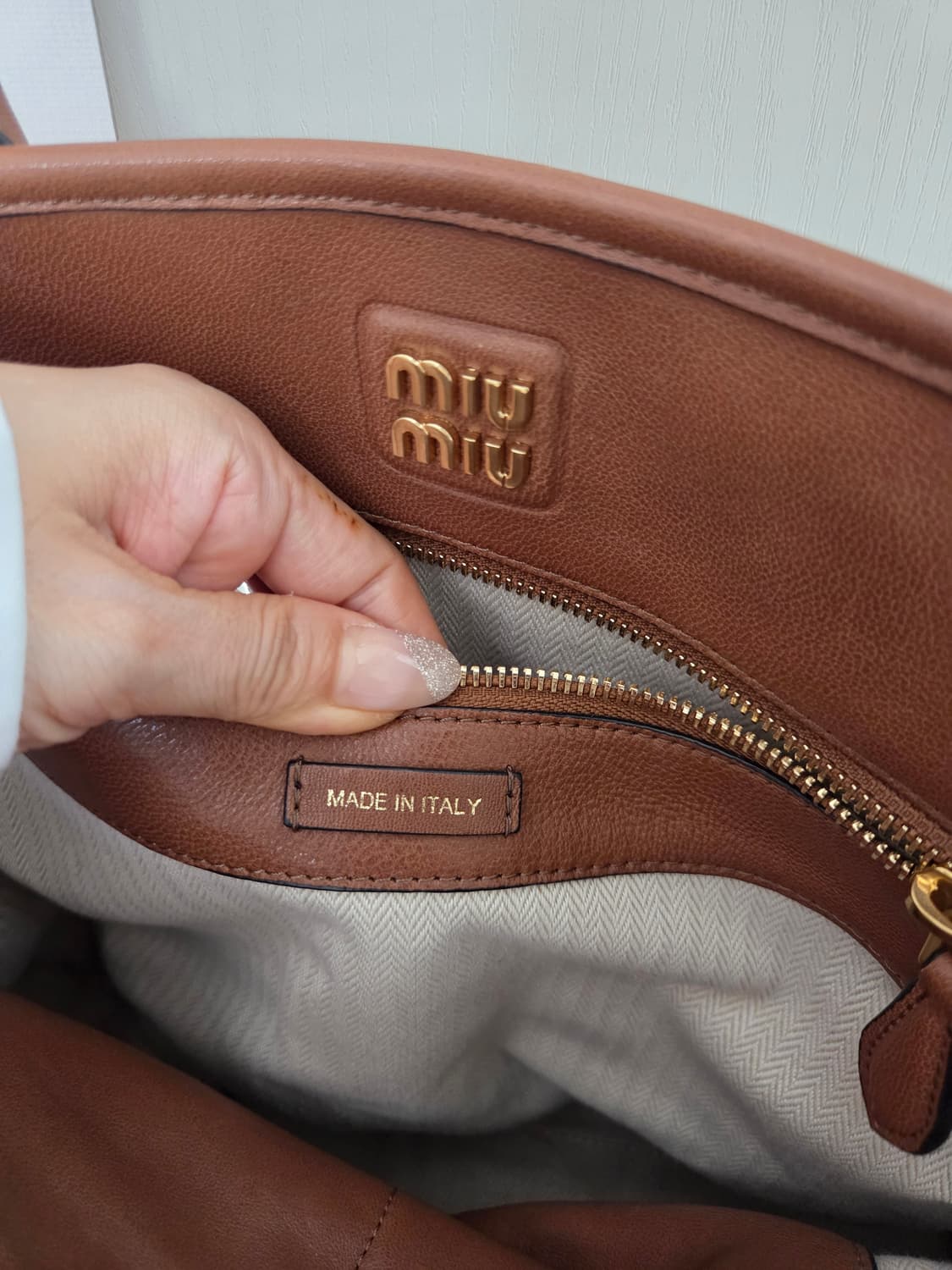 미우미우 브라운 가죽 토트백 상품이미지5
