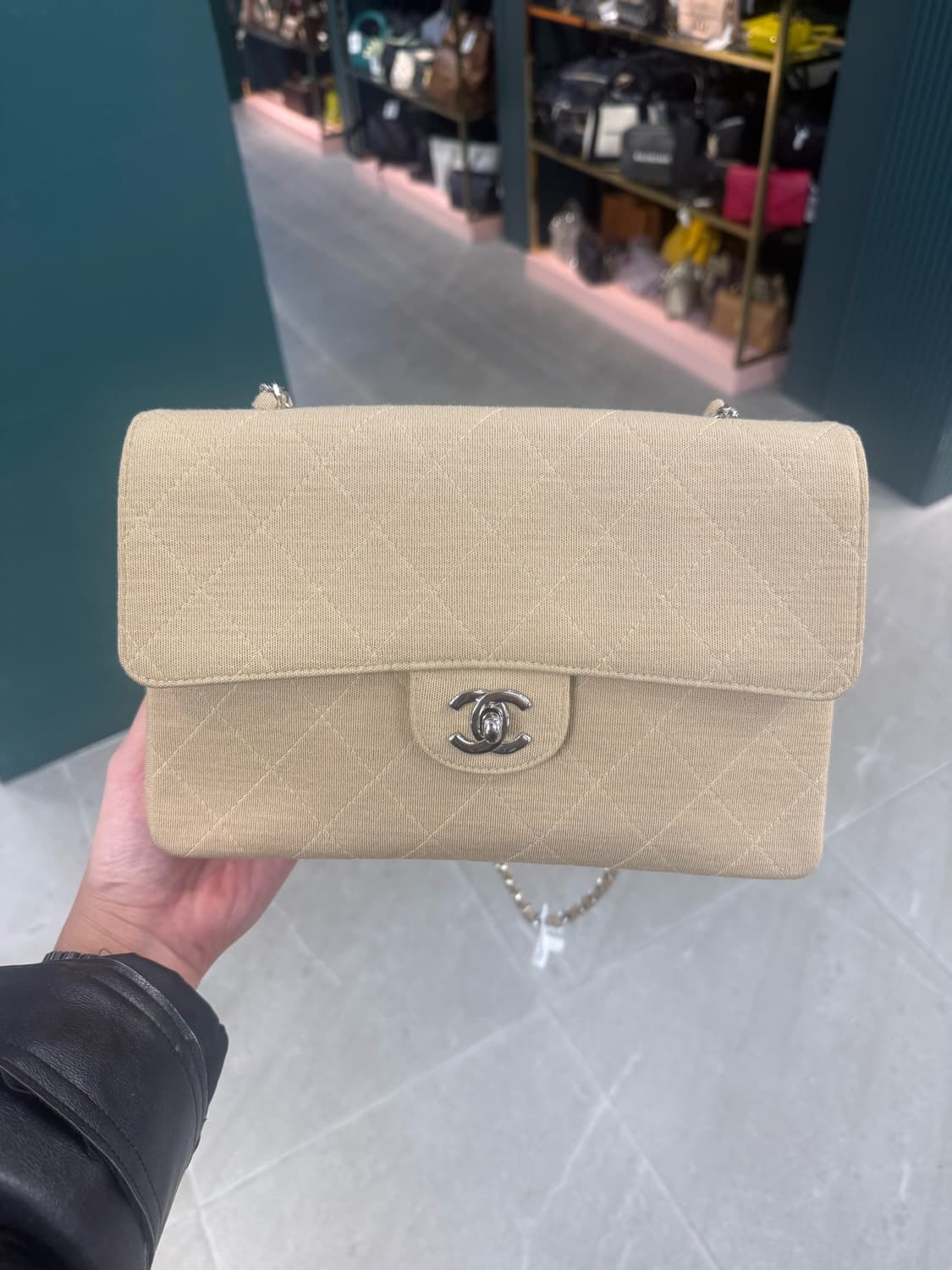 샤넬 클래식 미듐 패브릭 베이지 은장 상품이미지1