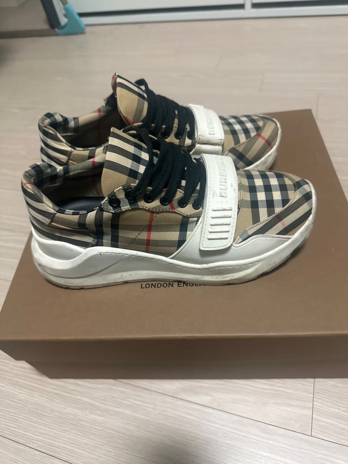 버버리 벨크로 스니커즈 상품이미지7