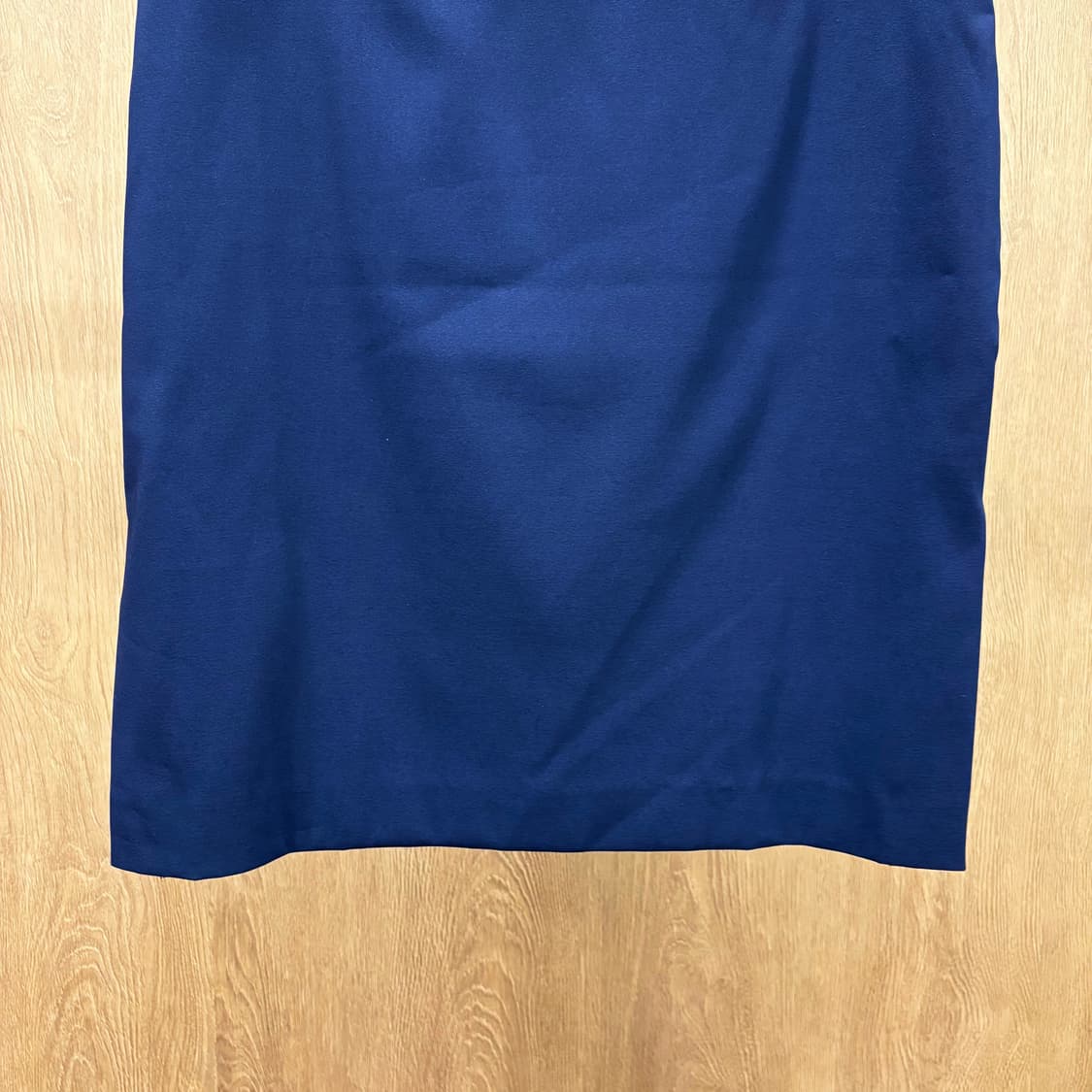 베르사체 펜슬 스커트 허리 블랙 레더 트리밍 골드 장식 디테일 네이비 상품이미지5