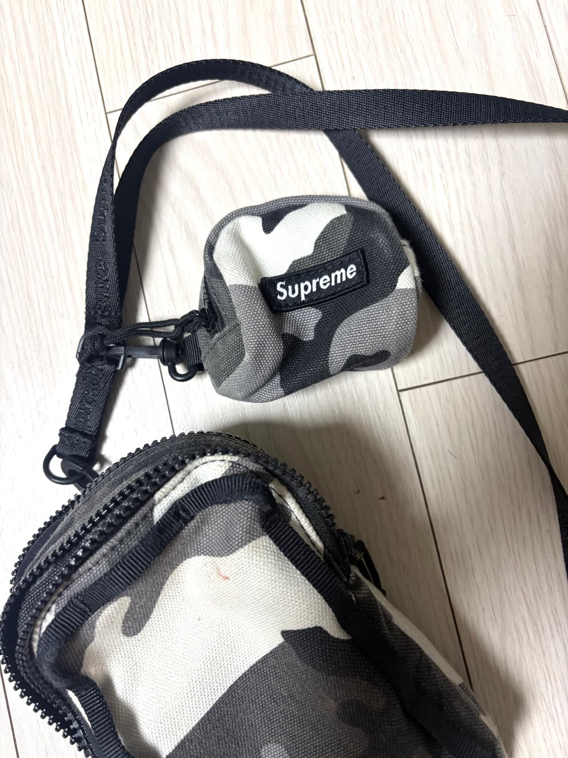 슈프림 카메라 백+ 미니 파우치 스노우 카모 - 25SS Supreme  상품이미지2