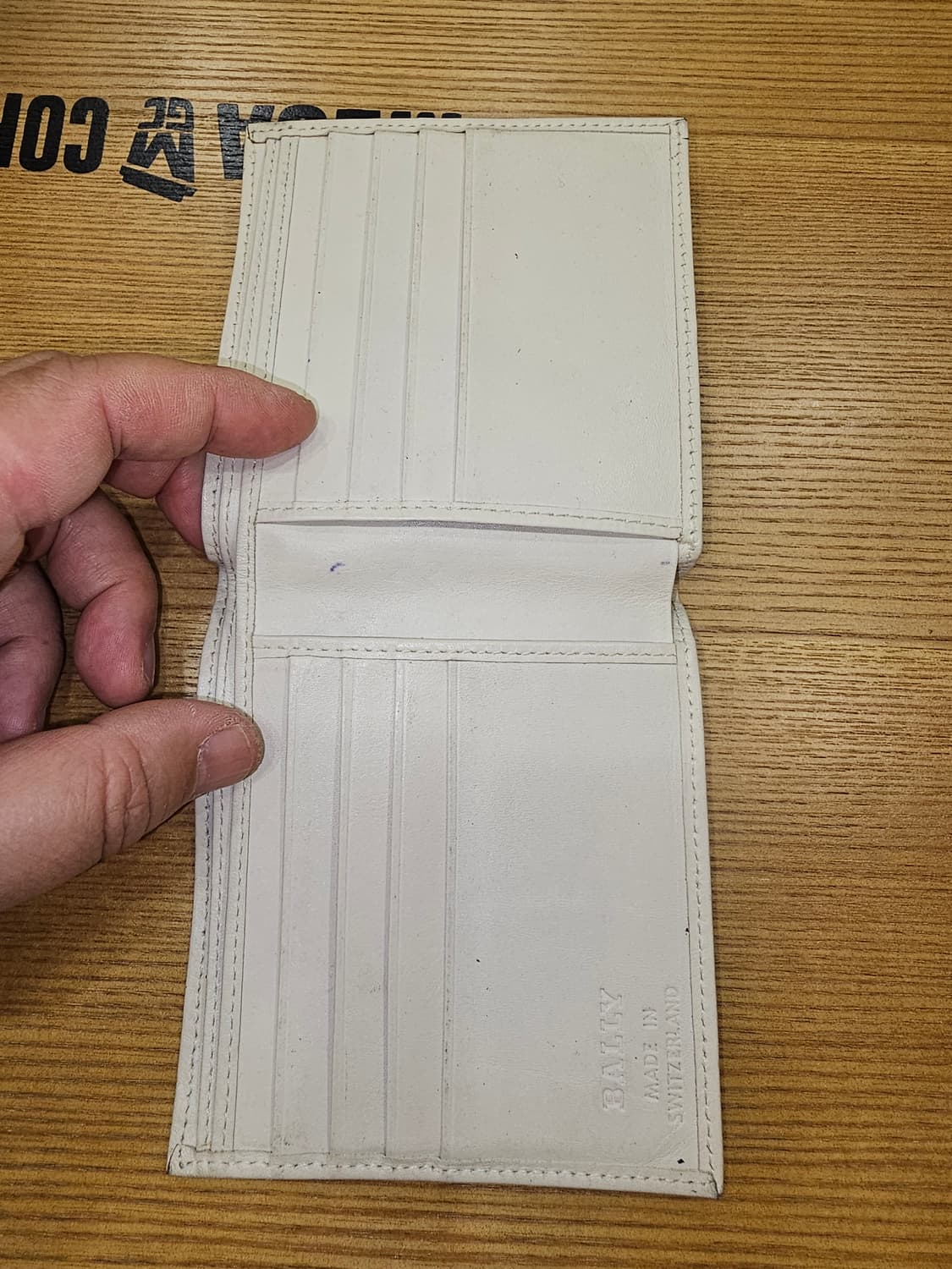 발리 화이트 가죽 반지갑 상품이미지3