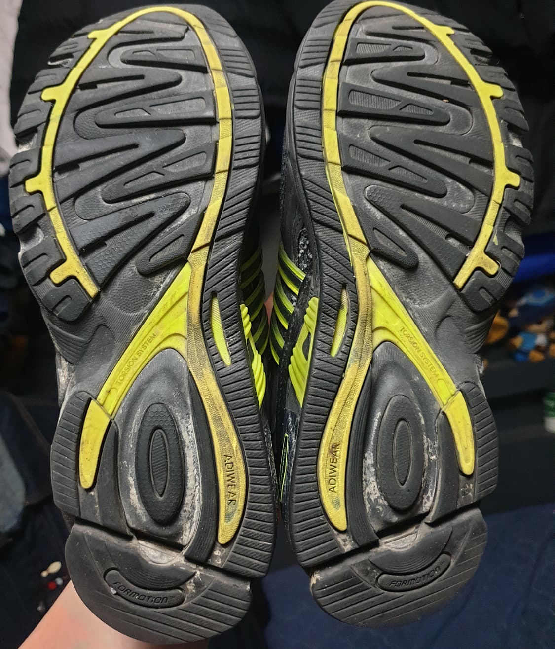 아디다스 리스폰스 CL 블랙 코어 형광 데일리 런닝화 (235) 상품이미지5