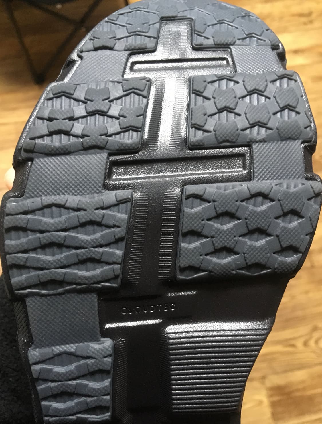 온러닝 파프 클라우드몬스터 하이퍼 블랙 판매합니다 상품이미지6