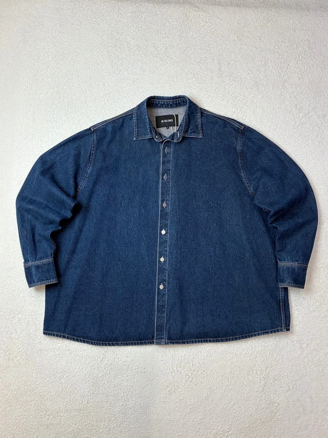 인사일런스 18FW 오버사이즈드 데님 셔츠 PN6004 상품이미지1