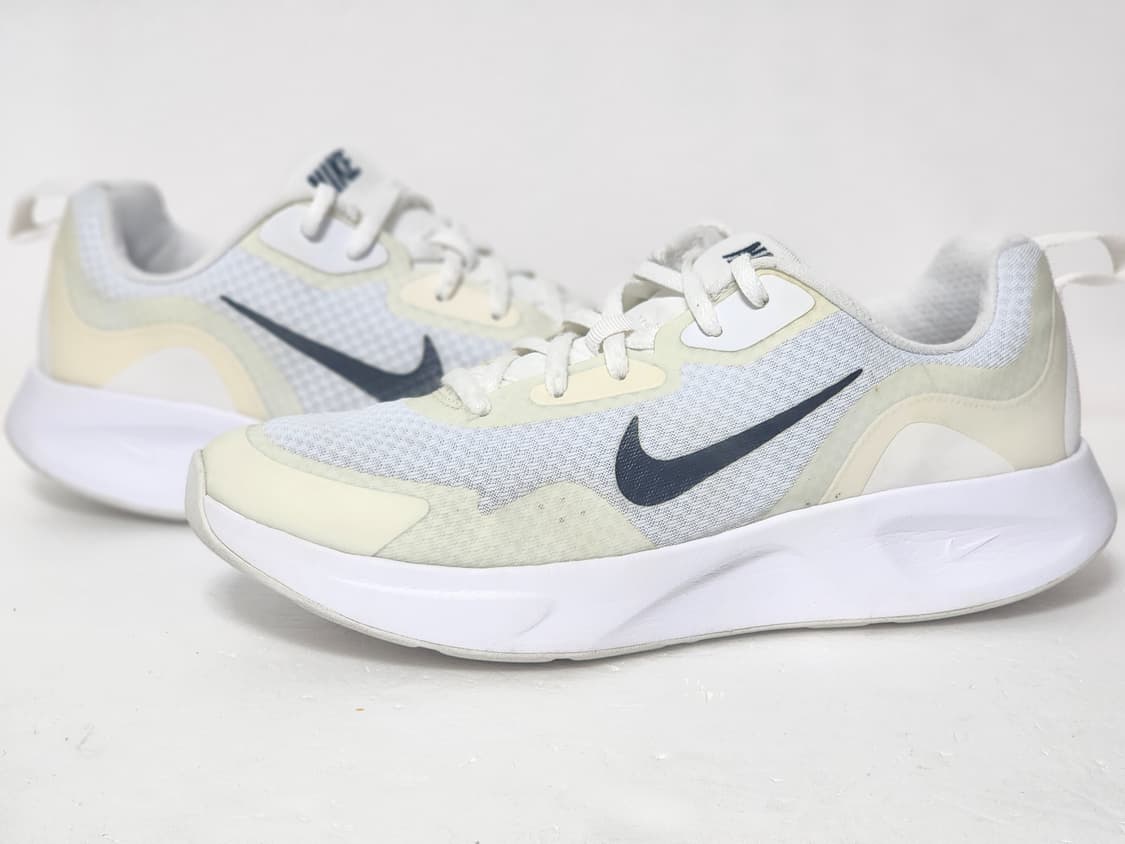 나이키 화이트 경량 러닝화 스니커즈 상품이미지1