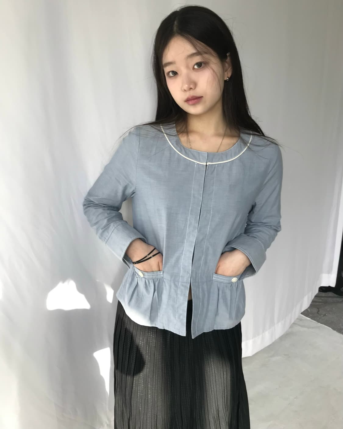 버튼 포켓 연청 블라우스  상품이미지1