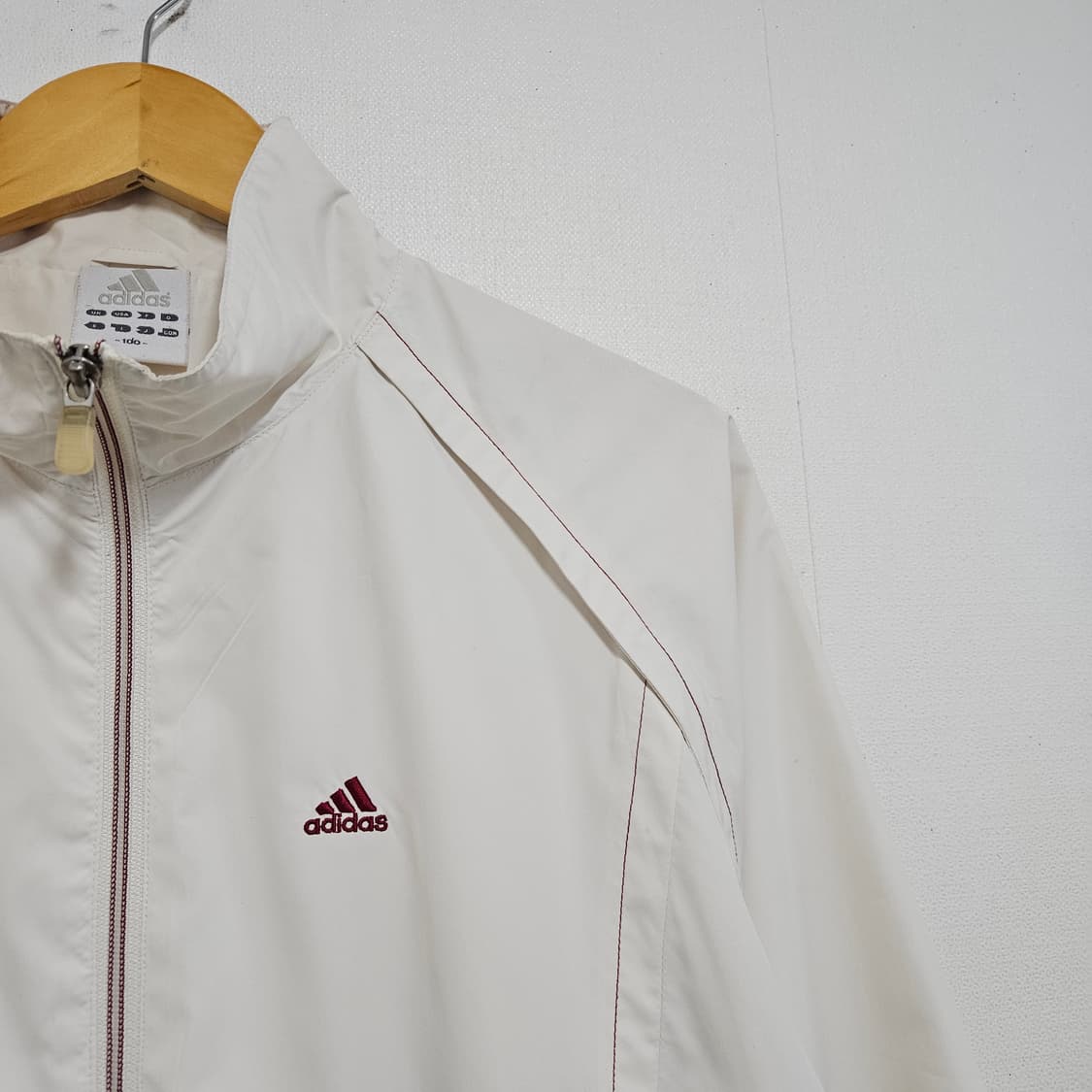 아디다스 화이트 버건디 스티치 바람막이 상품이미지2