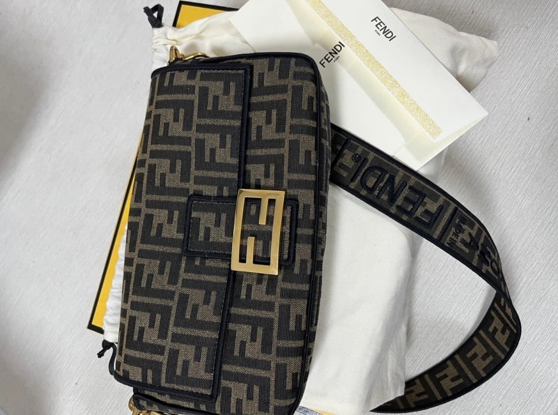 펜디 바게트백 패브릭 미디움사이즈  상품이미지2