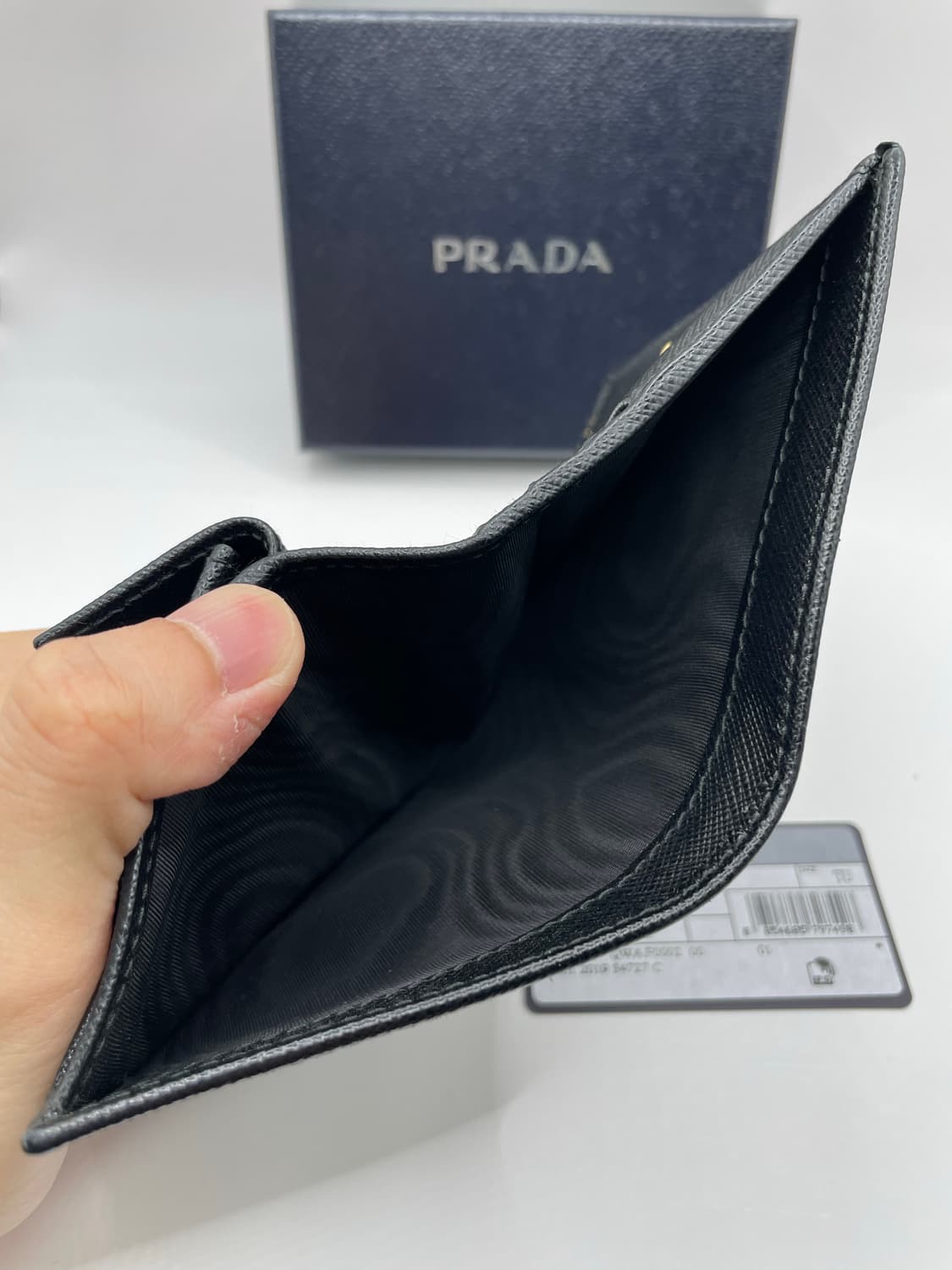 프라다 사피아노 메탈로고 카프스킨 반지갑 상품이미지4