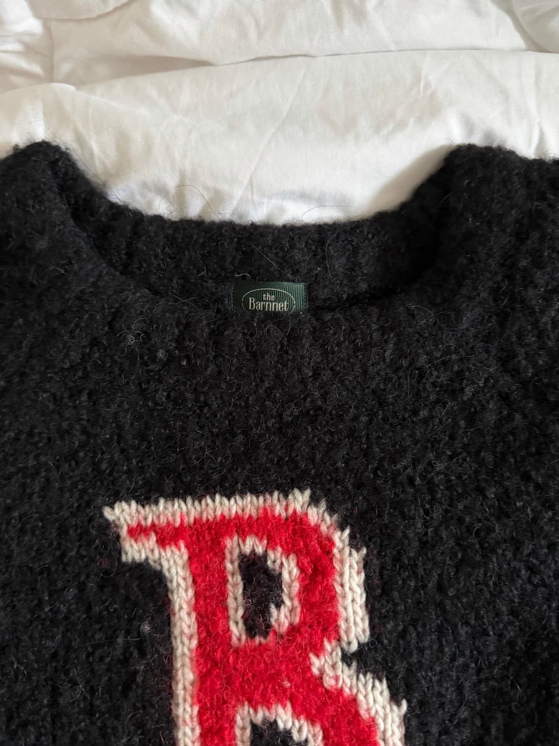 더바넷 B로고 부클 니트 상품이미지5