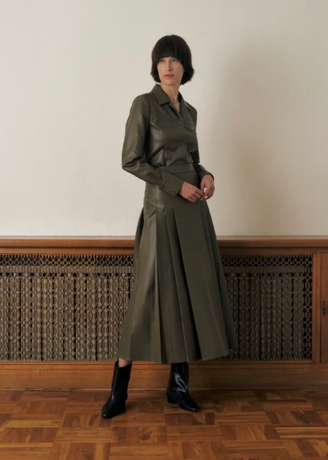 KUME_FAUX LEATHER BLOUSE, KHAKI 상품이미지3