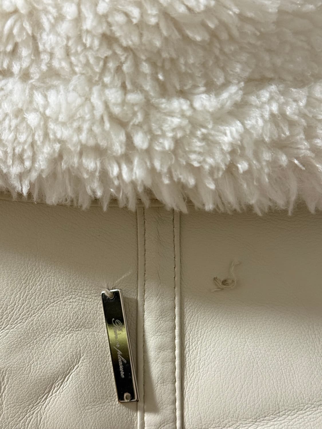 페인오어플레져 LUCY 크롭 무스탕 크림 상품이미지4