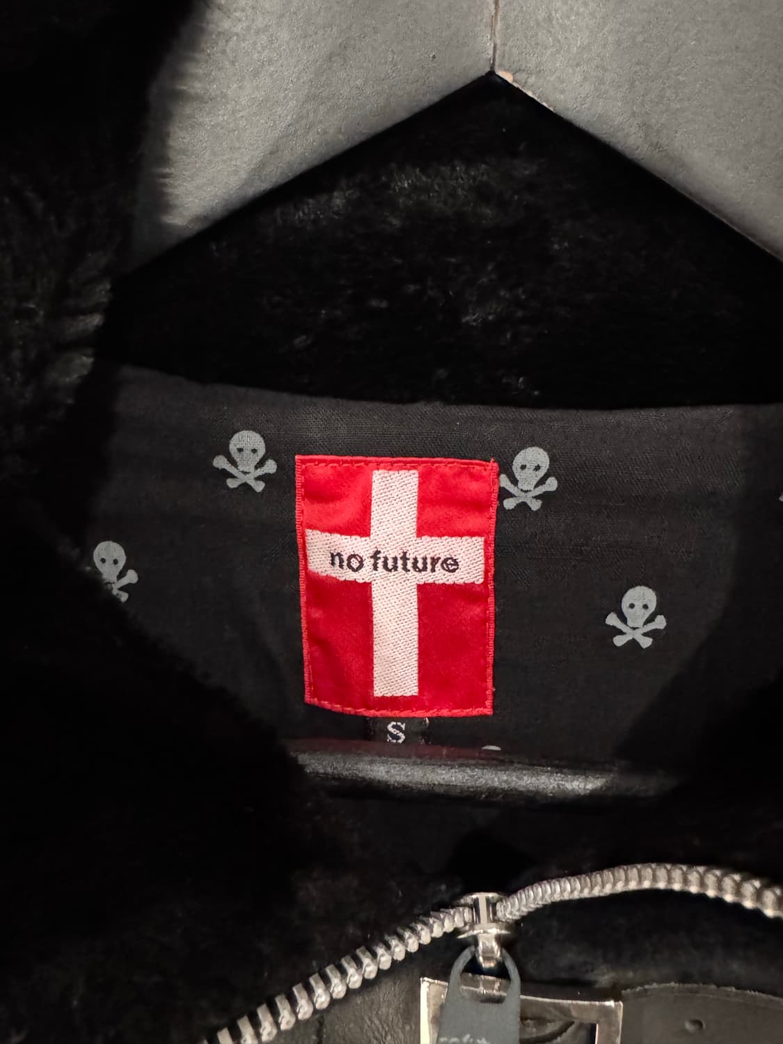 No Future 본디지 버클 퍼 니트집업 상품이미지4