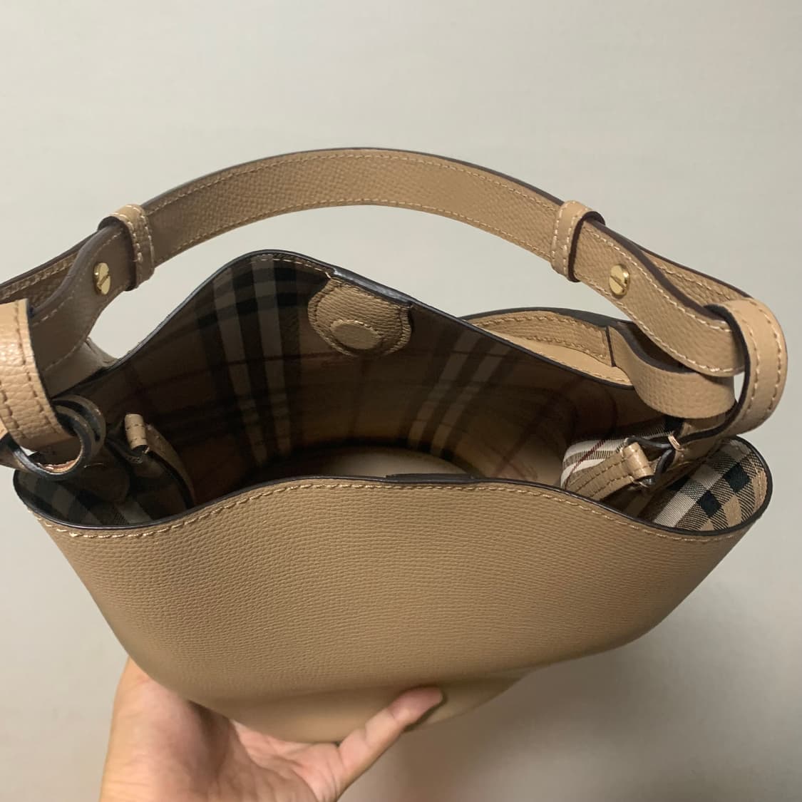 버버리 버킷백 상품이미지3