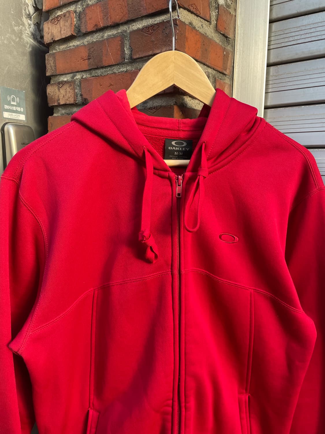 오클리 레드 핑커홀 후드집업 상품이미지4