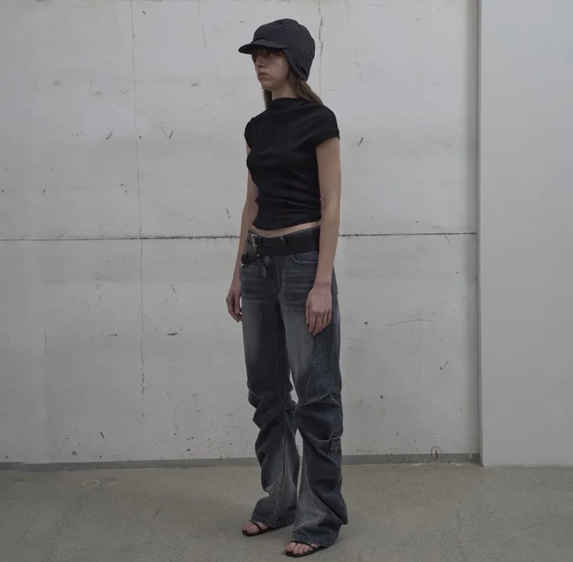 CURVED-SEAM WASHED DENIM (BLUE) 상품이미지2