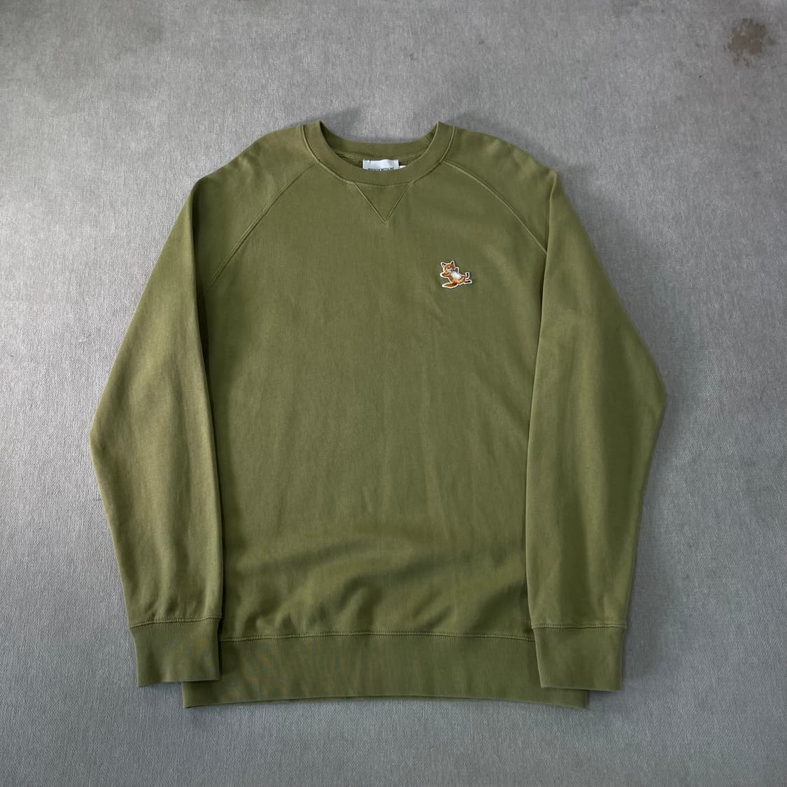 100 메종키츠네 올리브 원폭스 맨투맨 상품이미지1