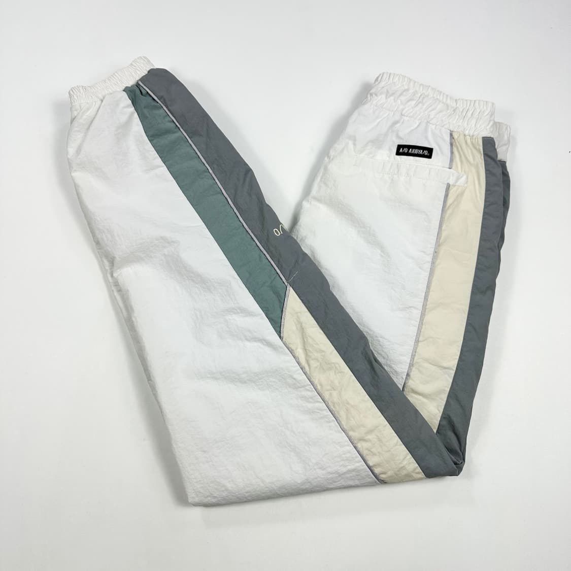 아조바이아조 화이트 배색 우븐 조거팬츠 (M) 상품이미지2