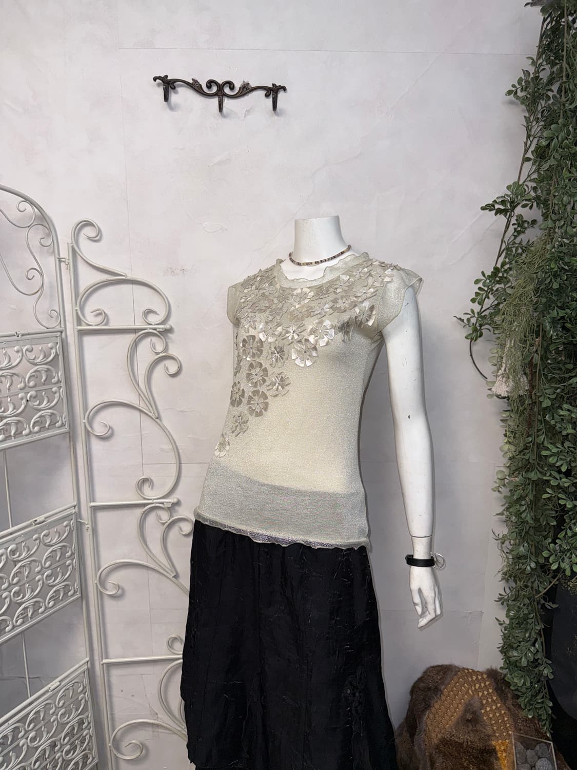 Metallic gold beige glitter flower 슬리브리스 상품이미지5