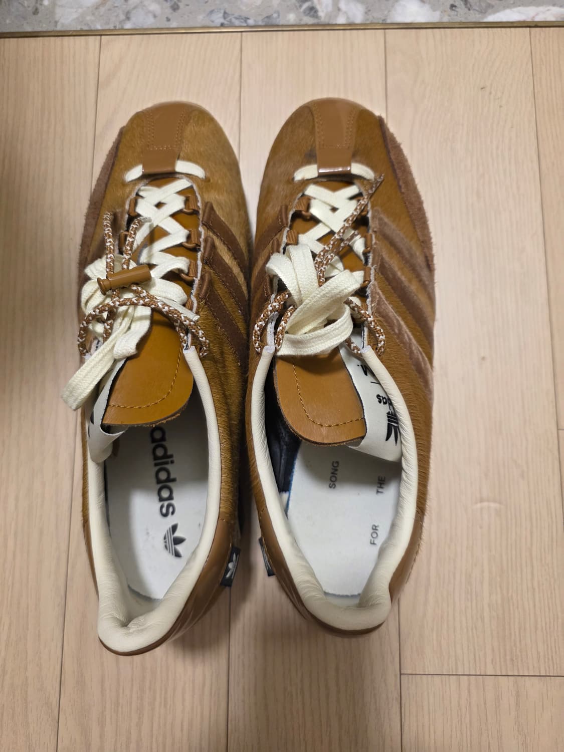 새상품상태 아디다스 송포더뮤트 컨트리 스트라타 270사이즈 상품이미지2