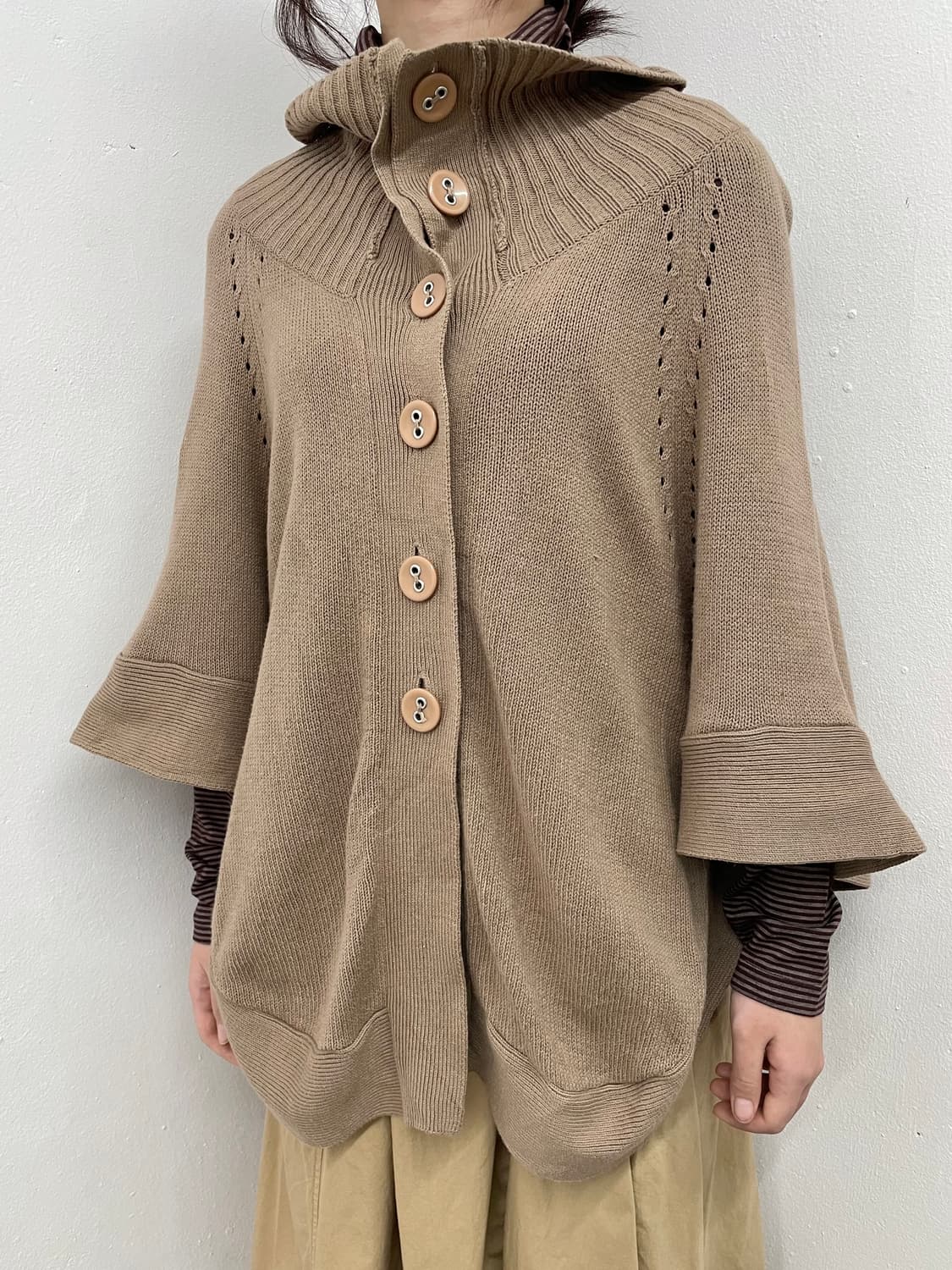 브라운 모리 버튼 케이프 상품이미지2