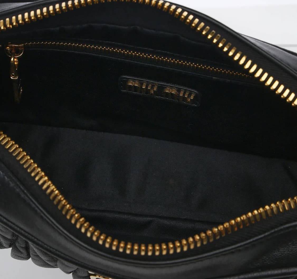[S급] 미우미우 마테라쎄 나파 가죽 숄더백 블랙 판매합니다!!! 상품이미지6