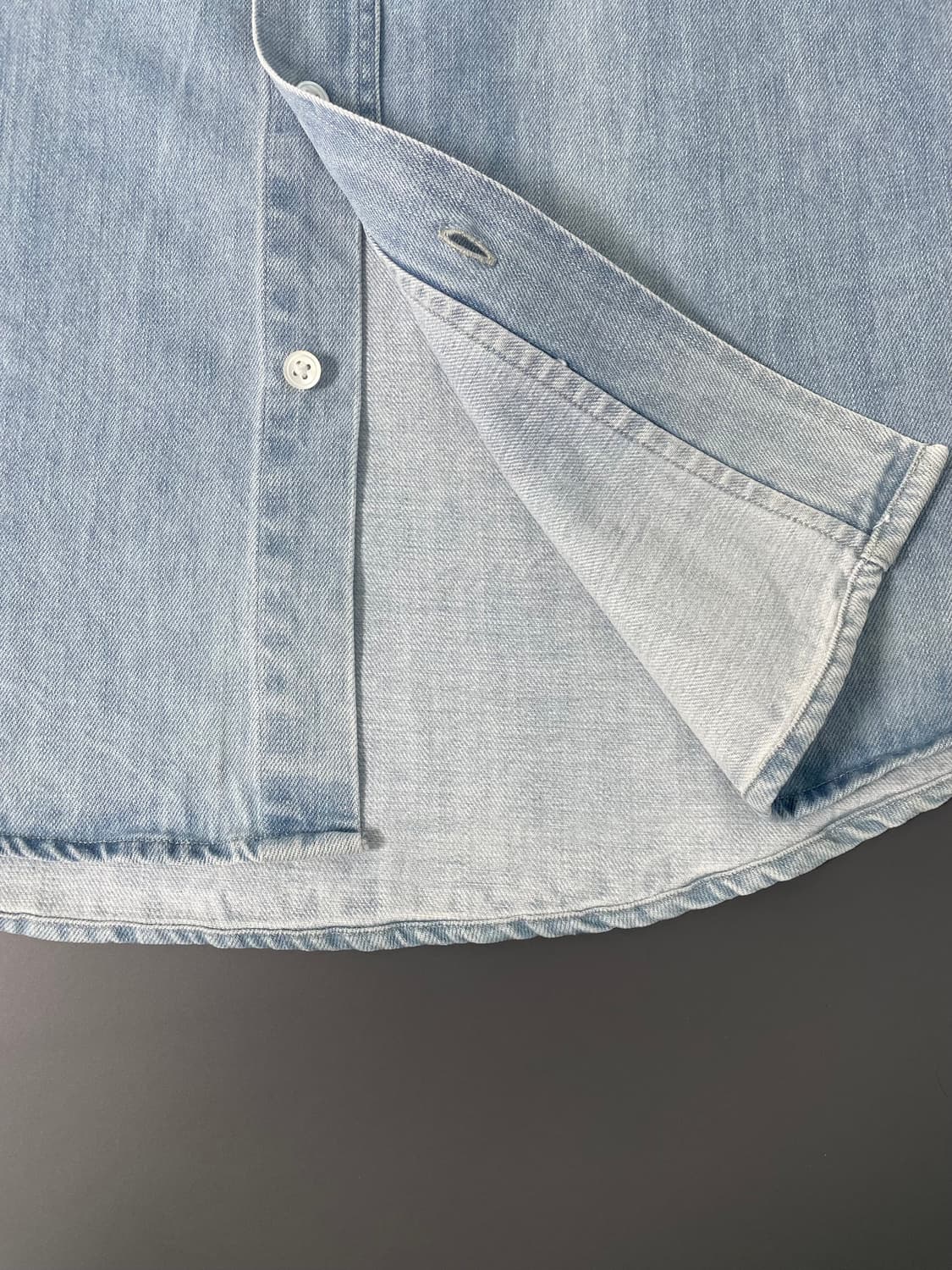 AMI 아미 스몰 하트 자수 로고 데님 셔츠 상품이미지8