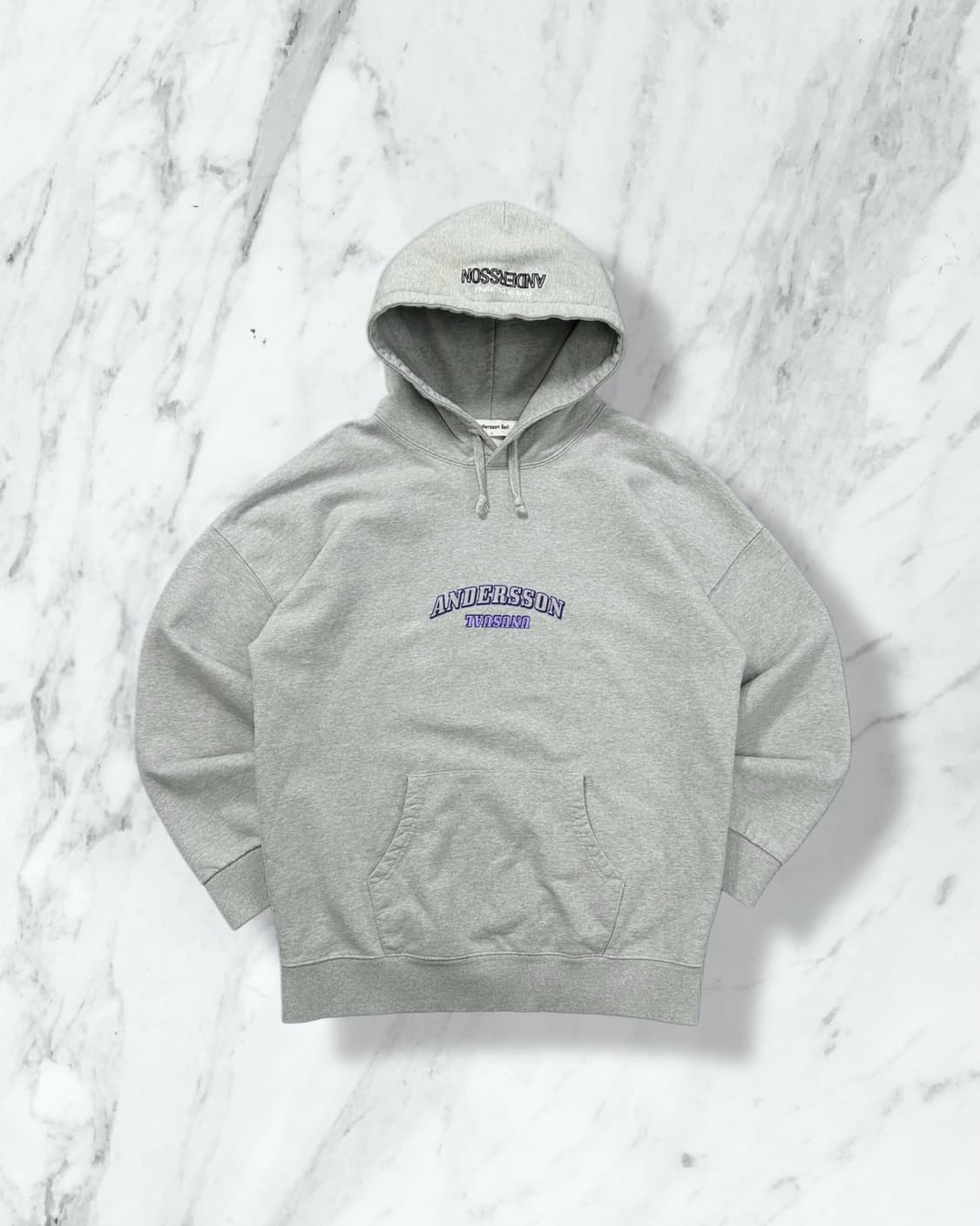 엔더슨벨 퍼플 레터로고 그레이 후드티 상품이미지1