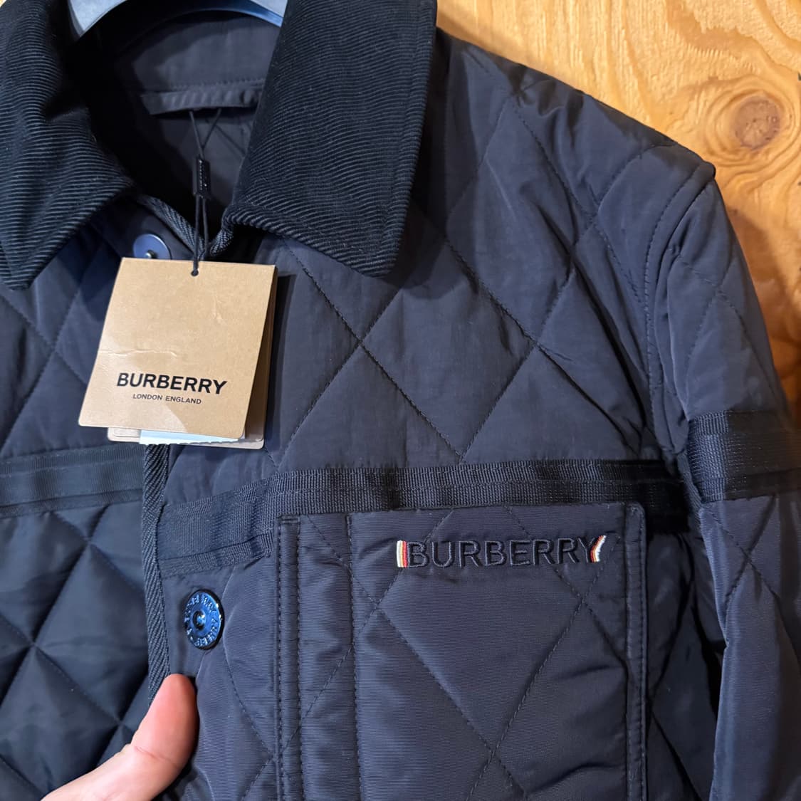 버버리 퀼팅 자켓 판매 합니다. 상품이미지4