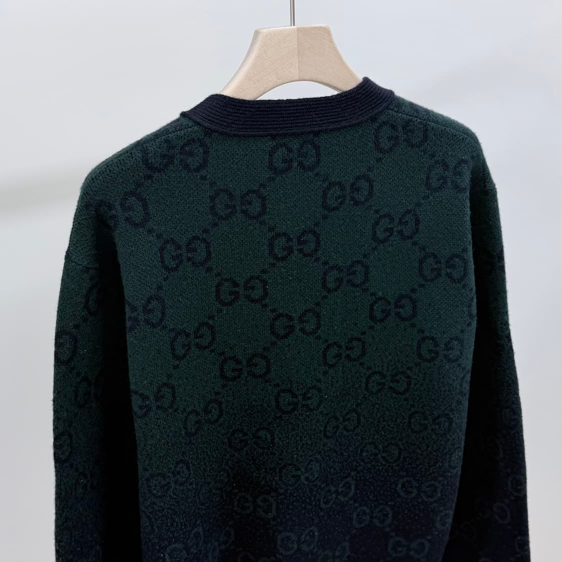 [S+급/오버핏M] 구찌 GG 로고 그라데이션 울 자카드 가디건 상품이미지5