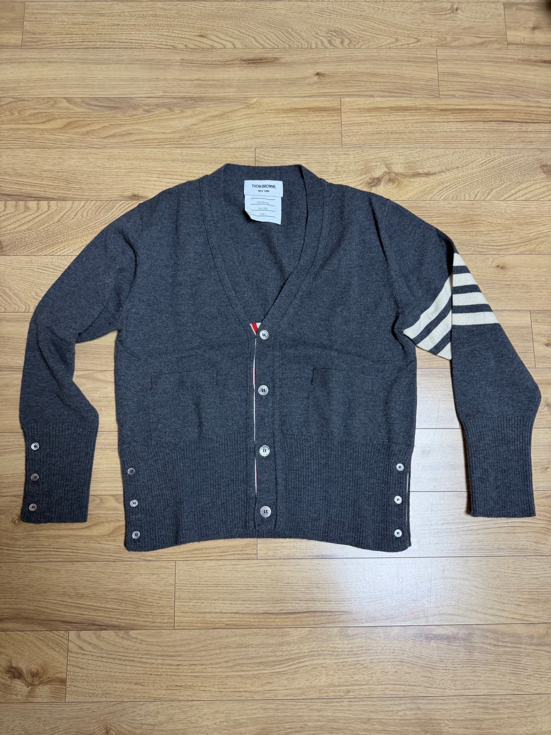 톰브라운 그레이 니트 가디건 상품이미지1