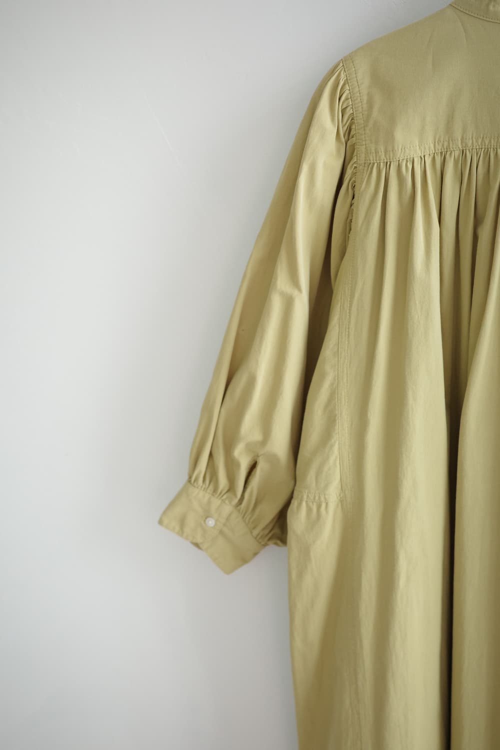 LAKOLE • 겨자색 퍼프 소매 샤링 셔츠  롱원피스 상품이미지10