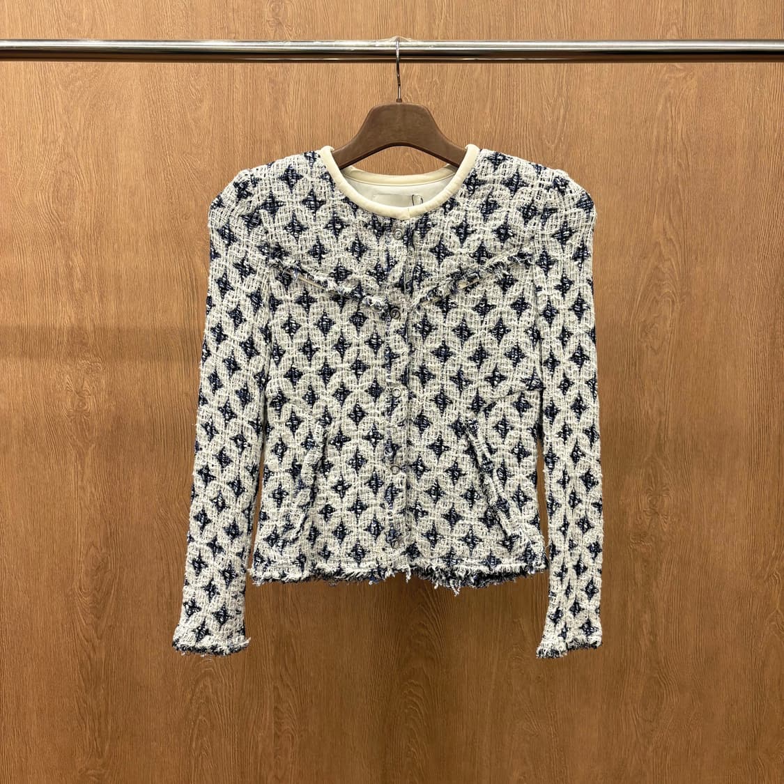 이로 라운드넥 크롭 트위드 자켓 패턴 프린지 마감 디테일 네이비 아이보리 상품이미지2