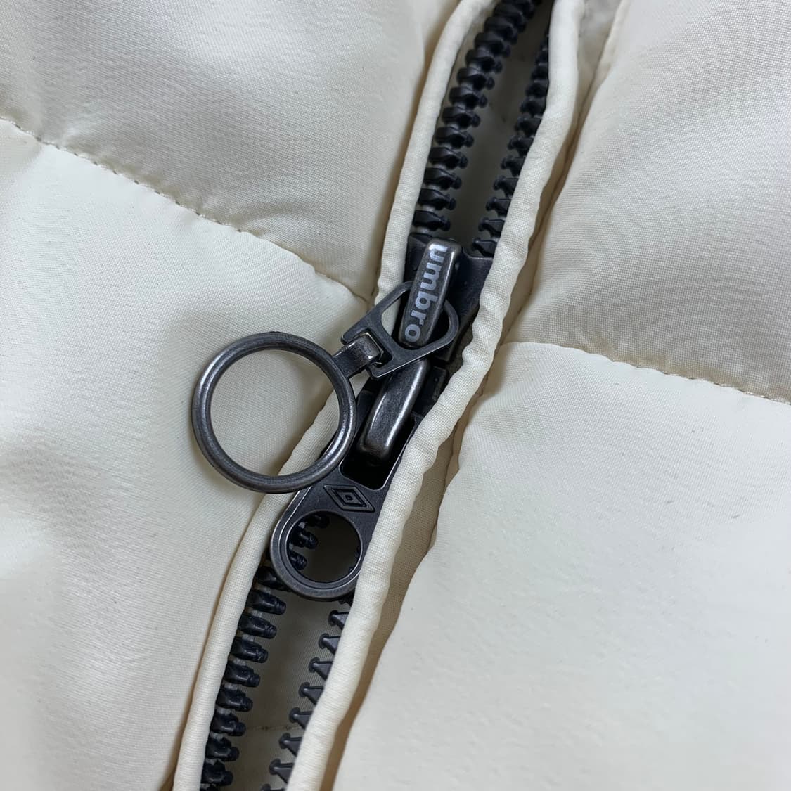 엄브로 스카치 로고 아이보리 크롭 패딩  상품이미지5