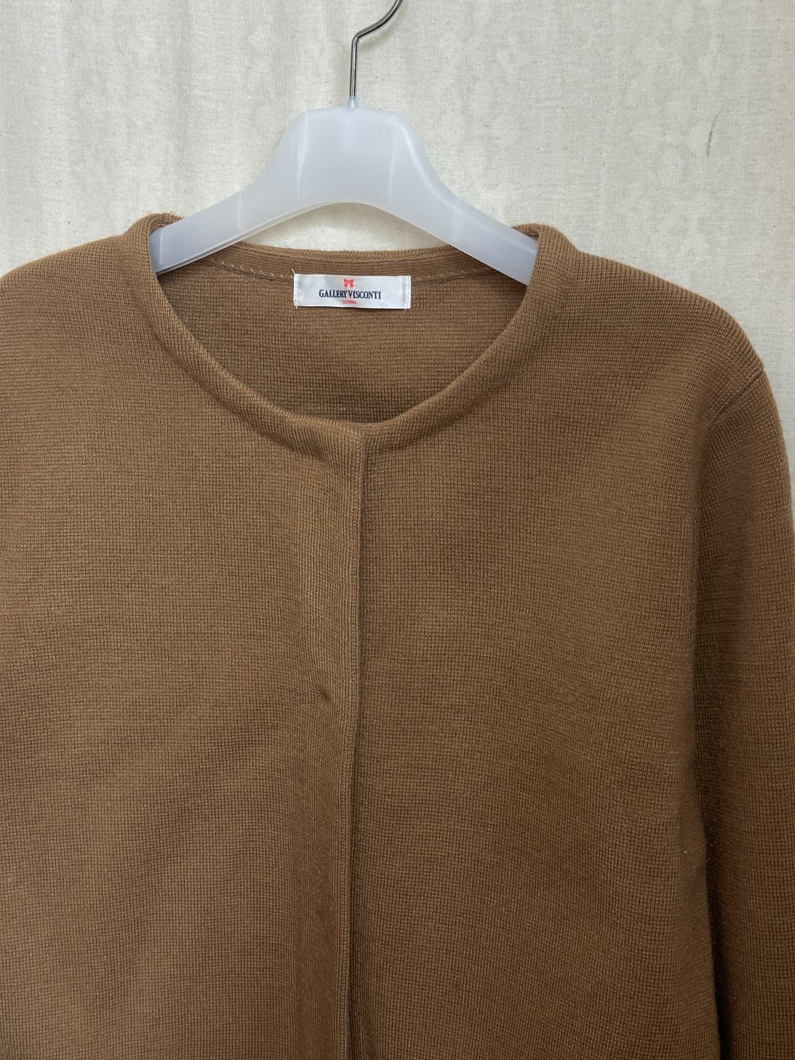 gallery visconti 리본 퍼 라떼 가디건 상품이미지4