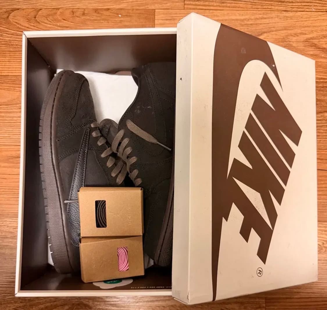 나이키 트레비스스캇 에어조던 1 벨벳브라운 상품이미지2